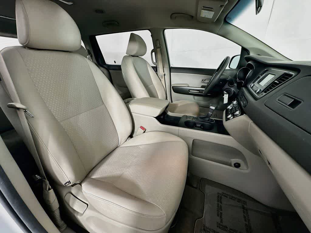 Used 2018 Kia Sedona L FWD image 15