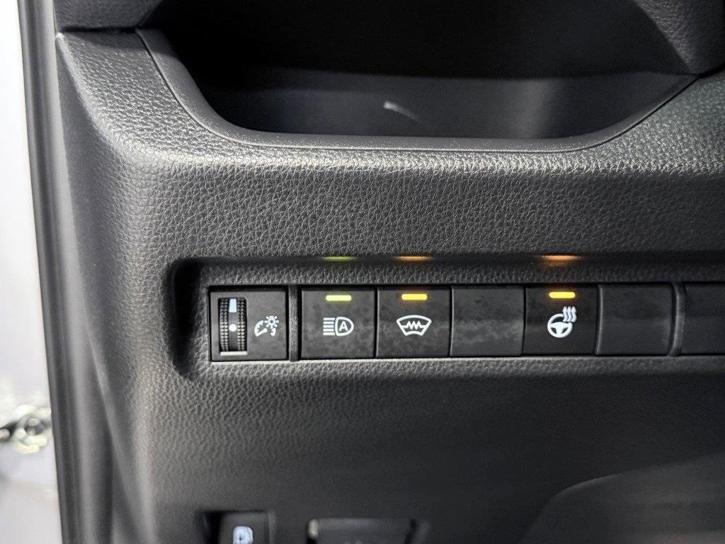 Used 2024 Toyota RAV4 SE image 34