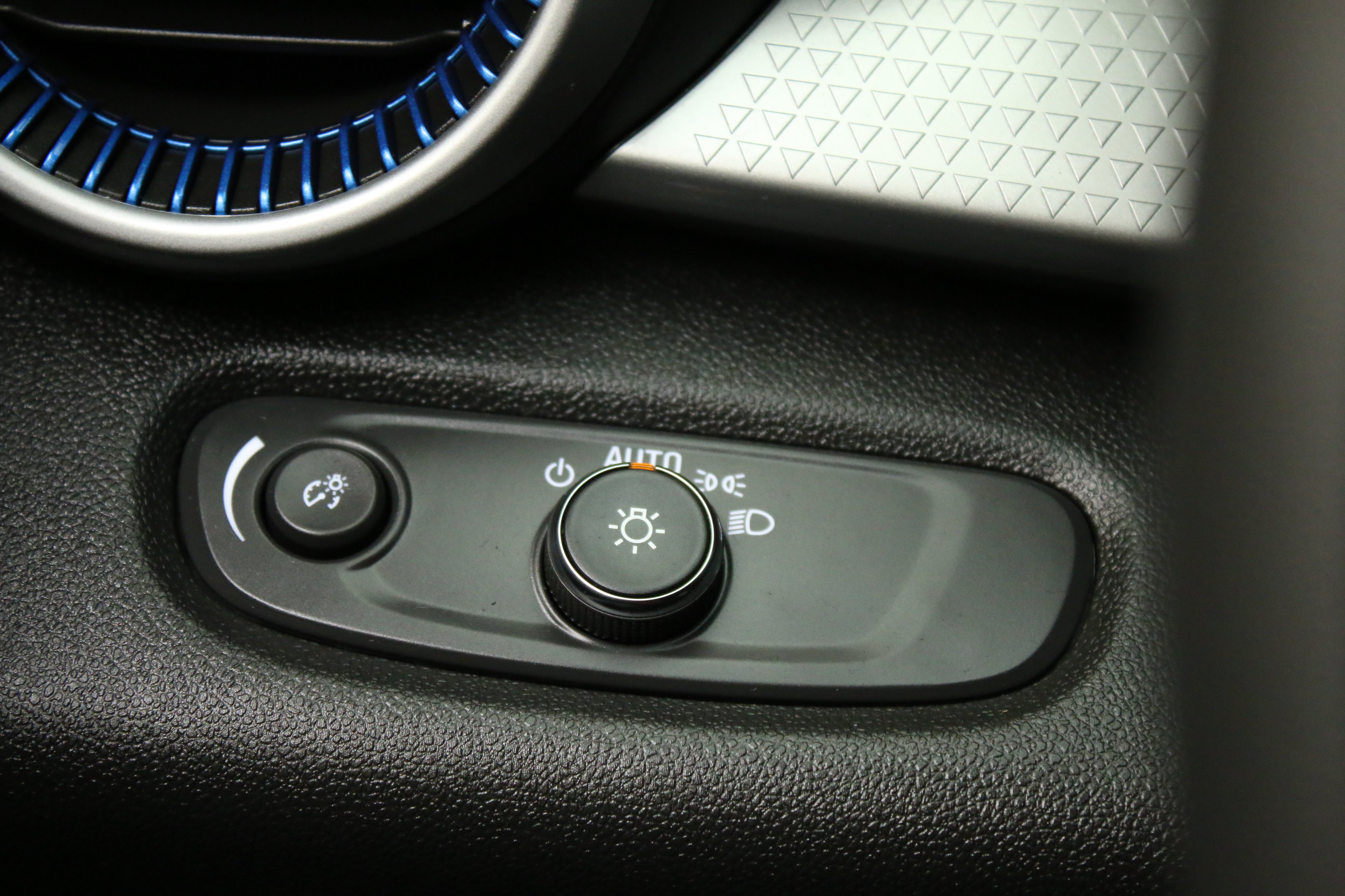 Used 2024 Chevrolet Trax LS FWD image 16