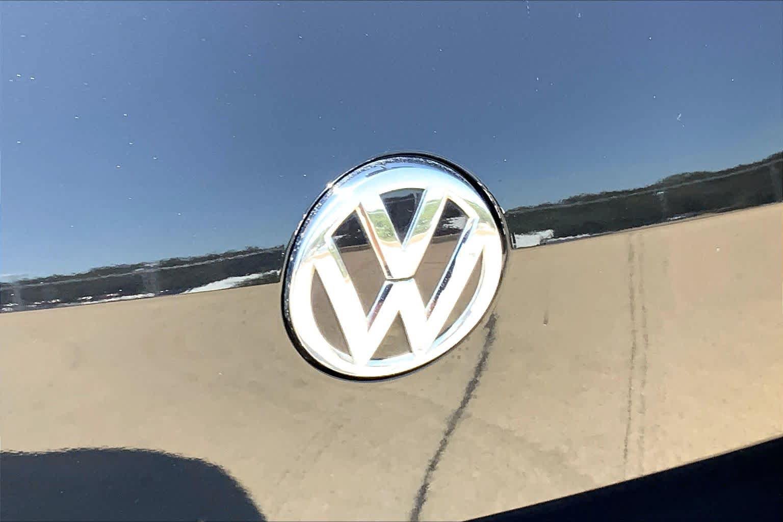 Used 2017 Volkswagen Golf R 4-Door AWD/4WD image 30