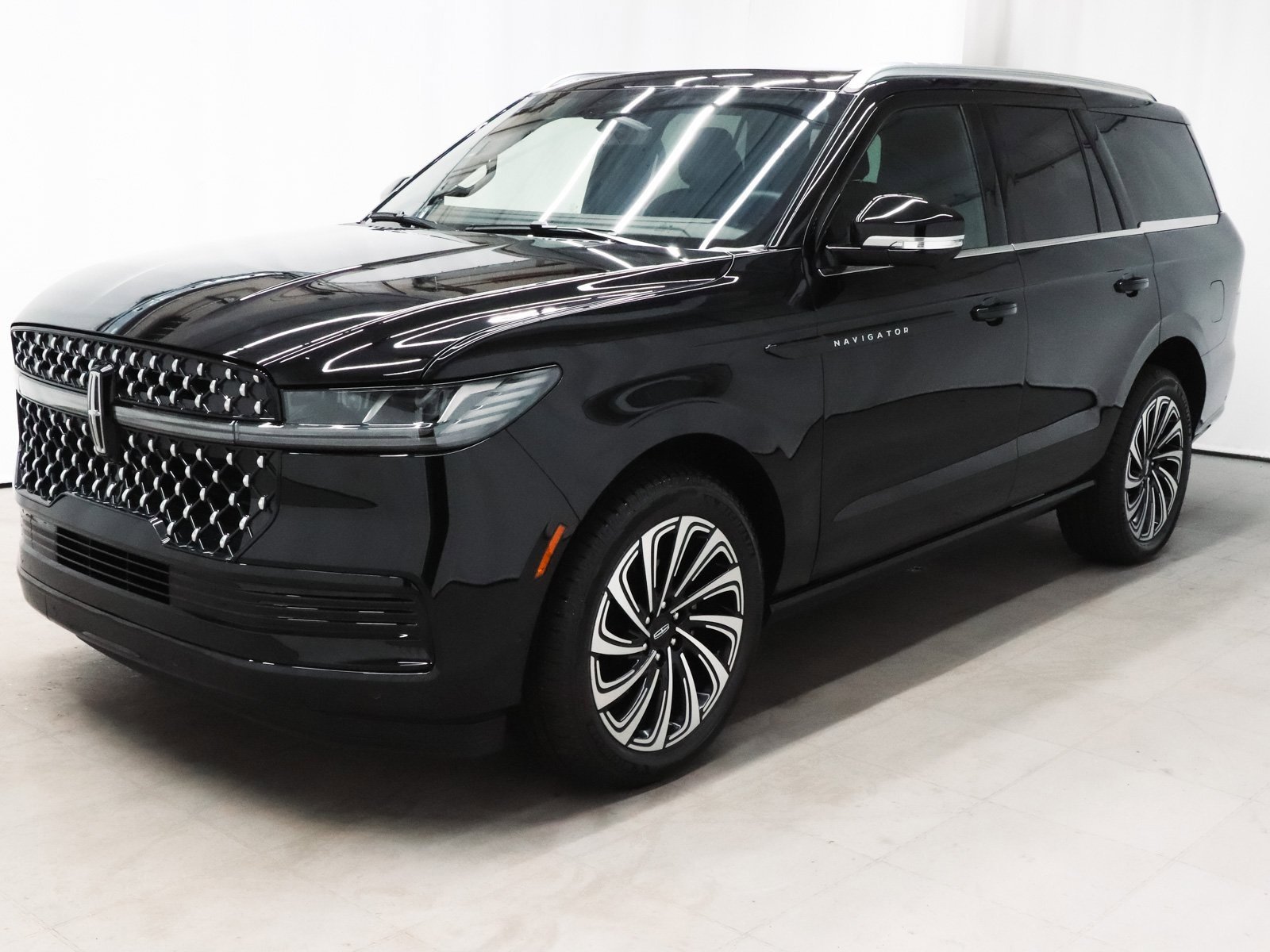 Used 2025 Lincoln Navigator Black Label image 3