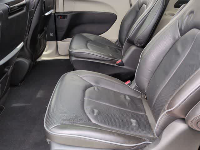 Used 2020 Chrysler Pacifica Limited w/ Advanced Safetytec Group FWD image 20