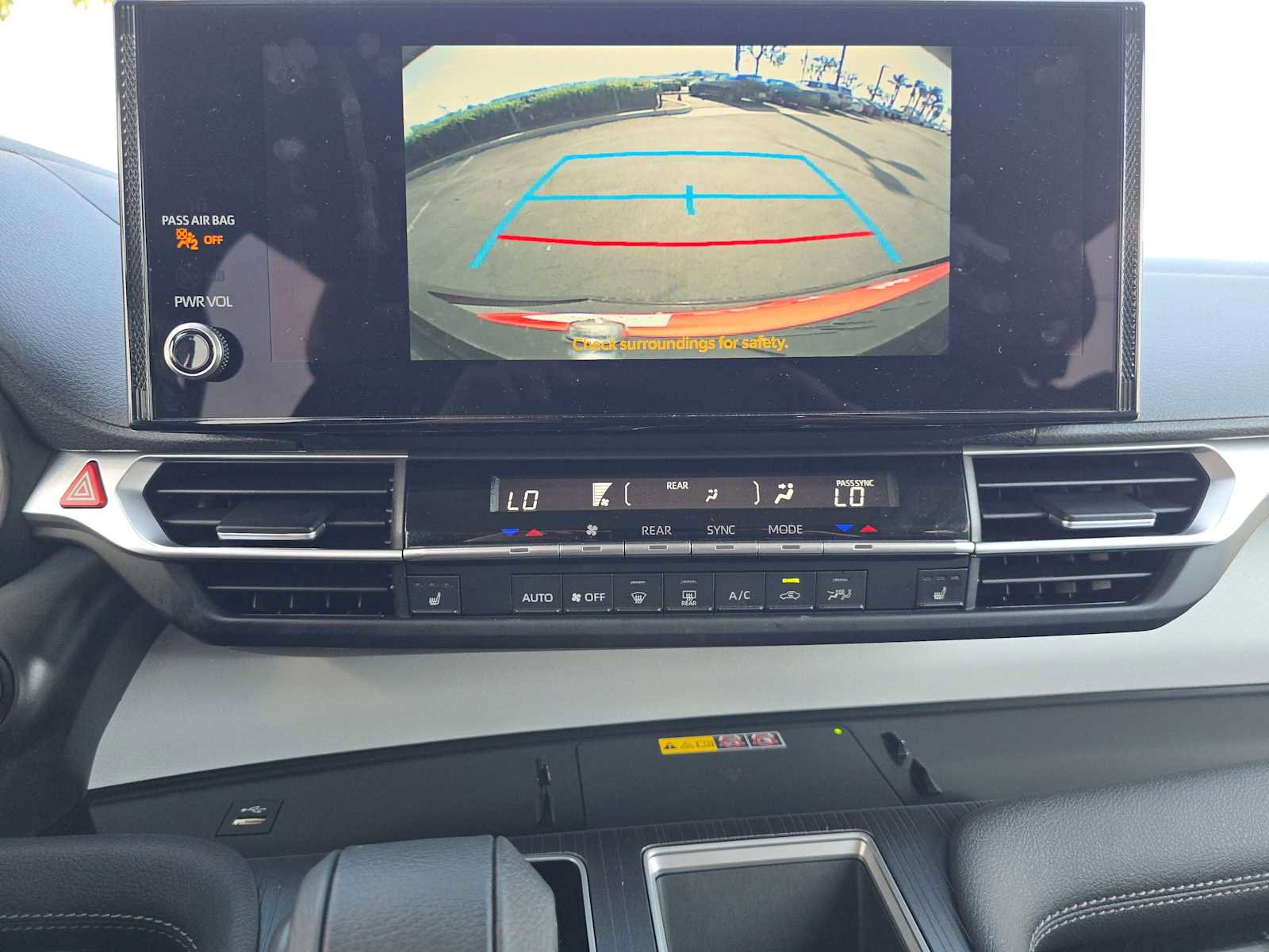 Certified 2025 Toyota Sienna XLE FWD image 31