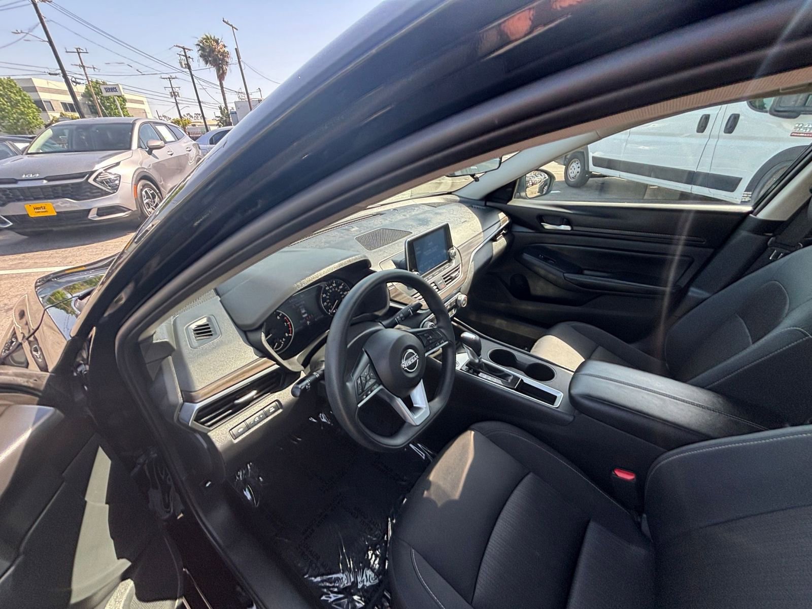 Used 2025 Nissan Altima 2.5 SV image 34