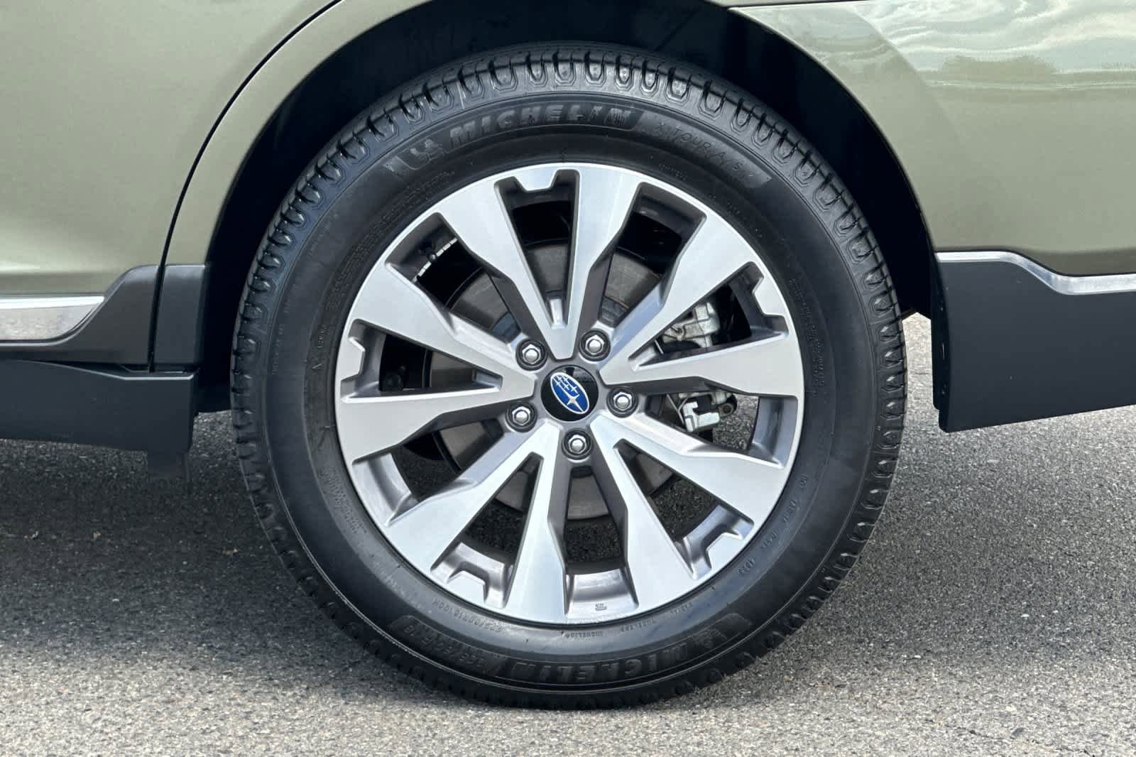 Used 2019 Subaru Outback 2.5i Touring w/ Popular Package #3A AWD/4WD image 32