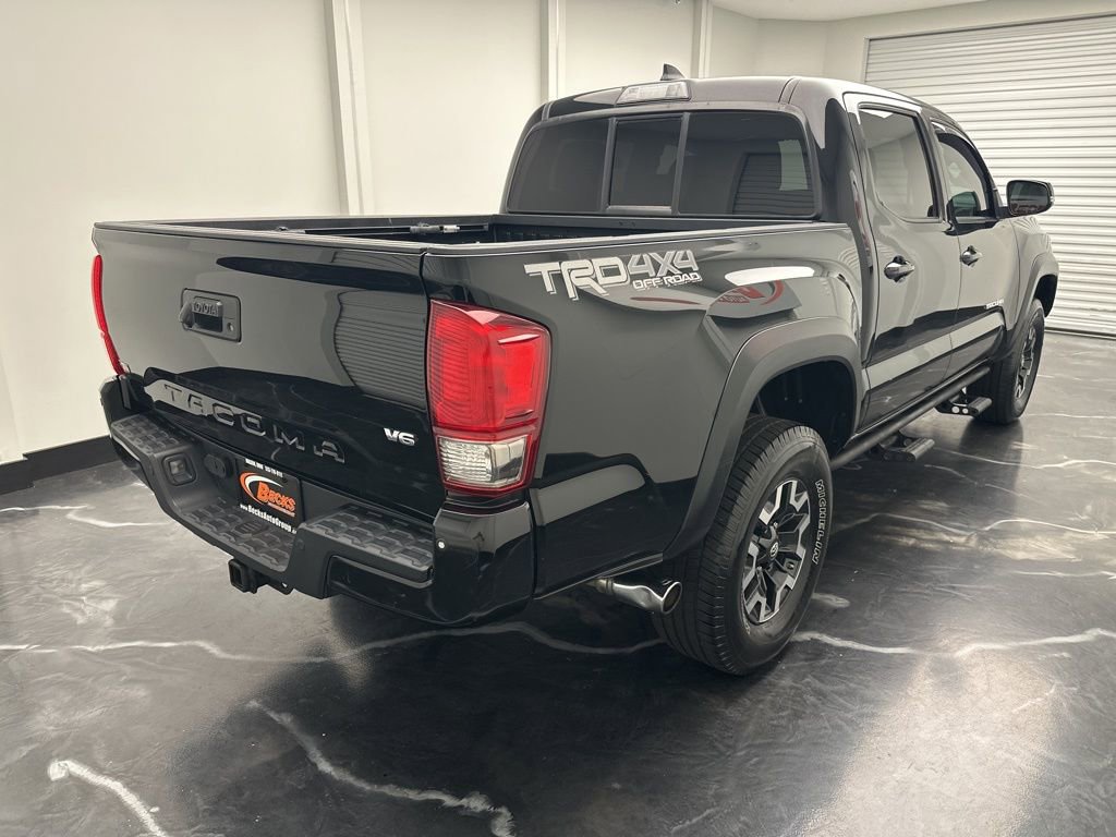 Used 2016 Toyota Tacoma TRD Off-Road AWD/4WD image 3