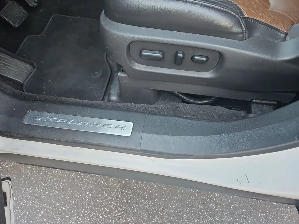 Used 2013 Ford Explorer Limited image 44