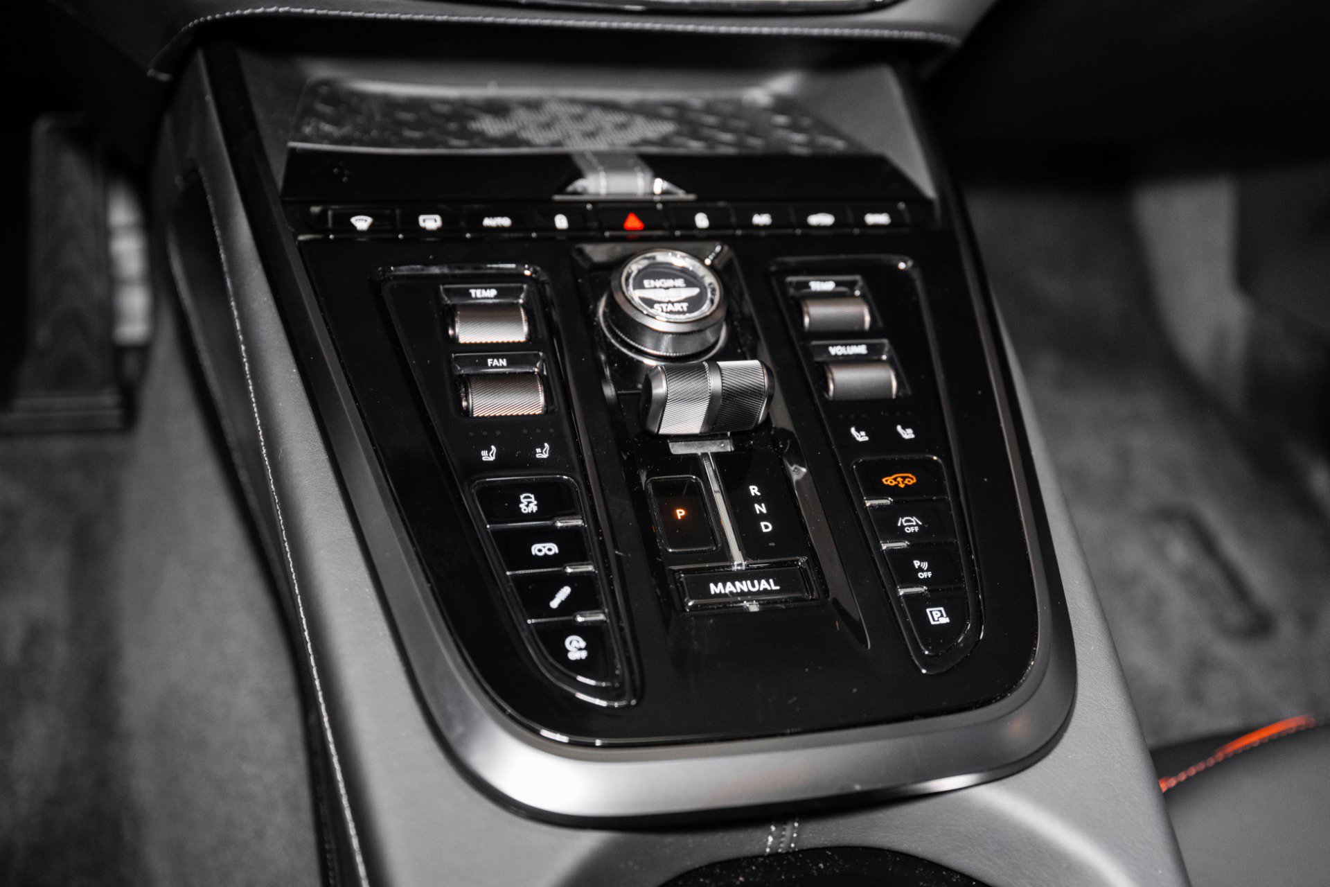 Used 2025 Aston Martin DBX 707 image 40