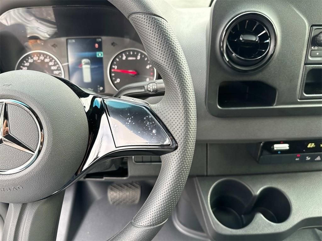 Used 2025 Mercedes-Benz Sprinter 2500 image 23