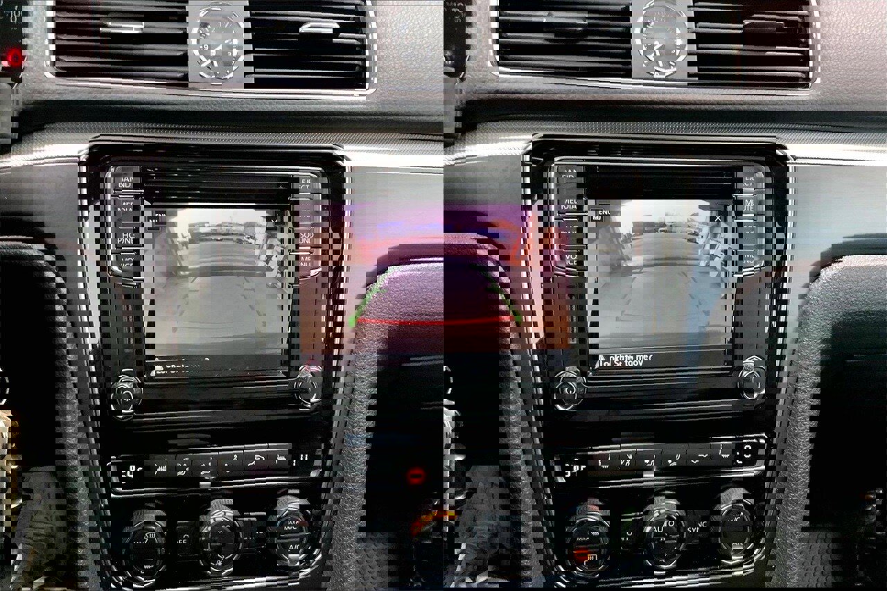 Used 2017 Volkswagen Passat 1.8T R-Line image 24