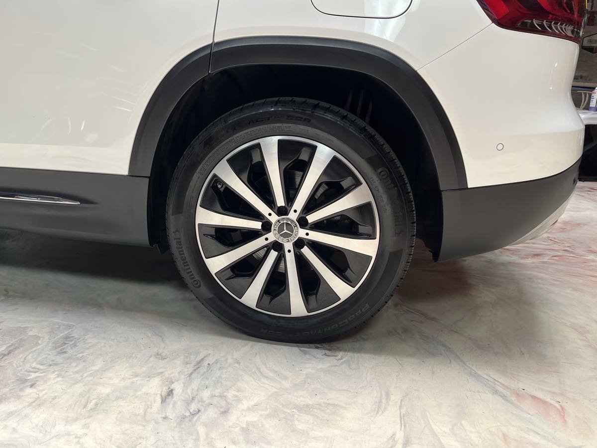 Used 2020 Mercedes-Benz GLB 250 4MATIC w/ Premium Package image 32