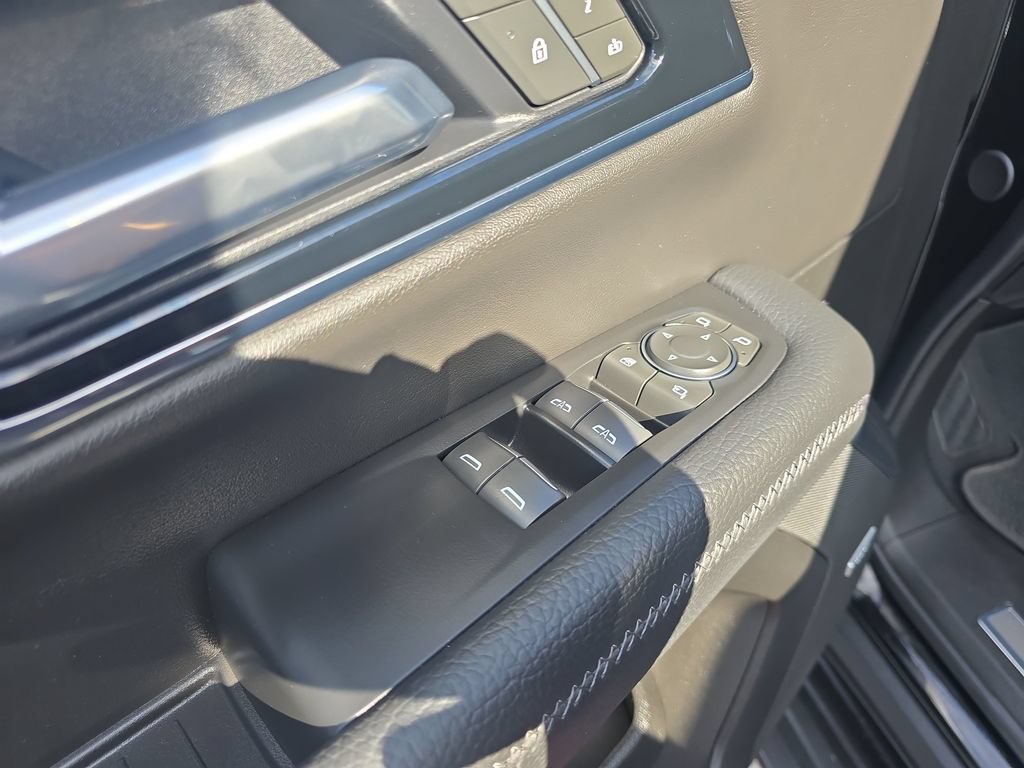 Used 2025 GMC Yukon Denali AWD/4WD image 11