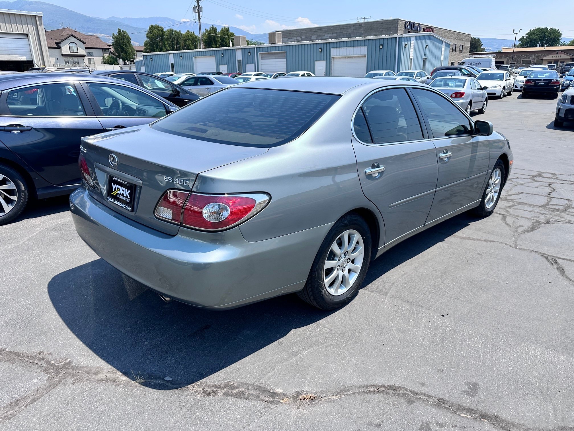 Used 2002 Lexus ES 330 FWD image 3