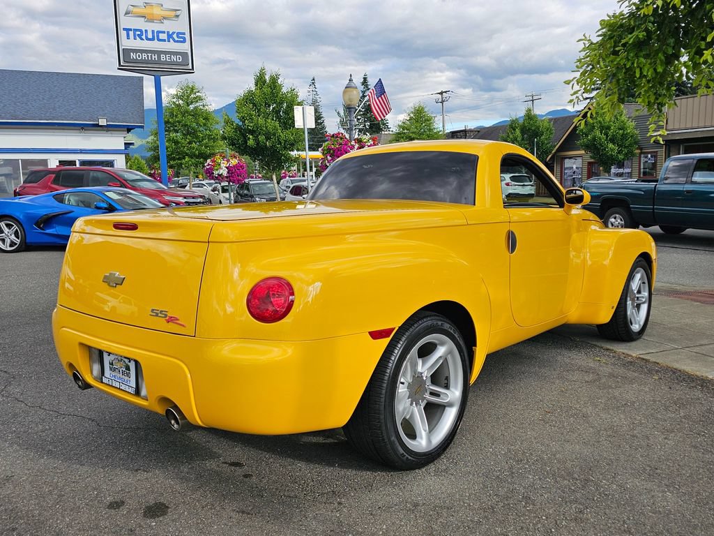 Used 2006 Chevrolet SSR w/ Preferred Equipment Group RWD image 8