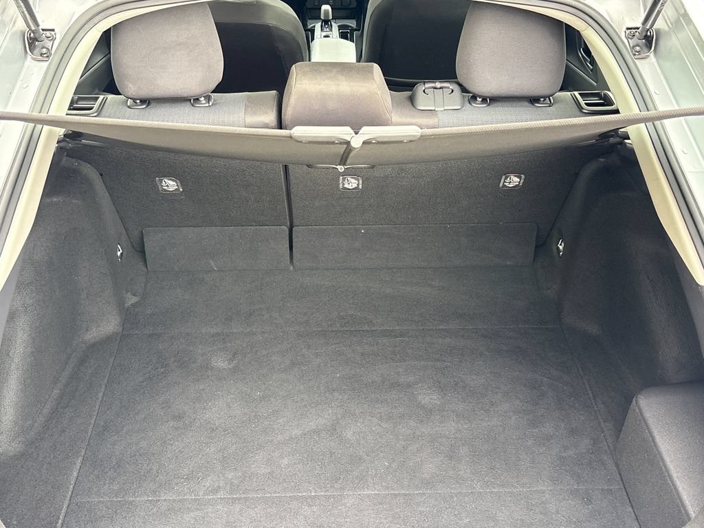 Used 2025 Toyota Prius LE FWD image 31