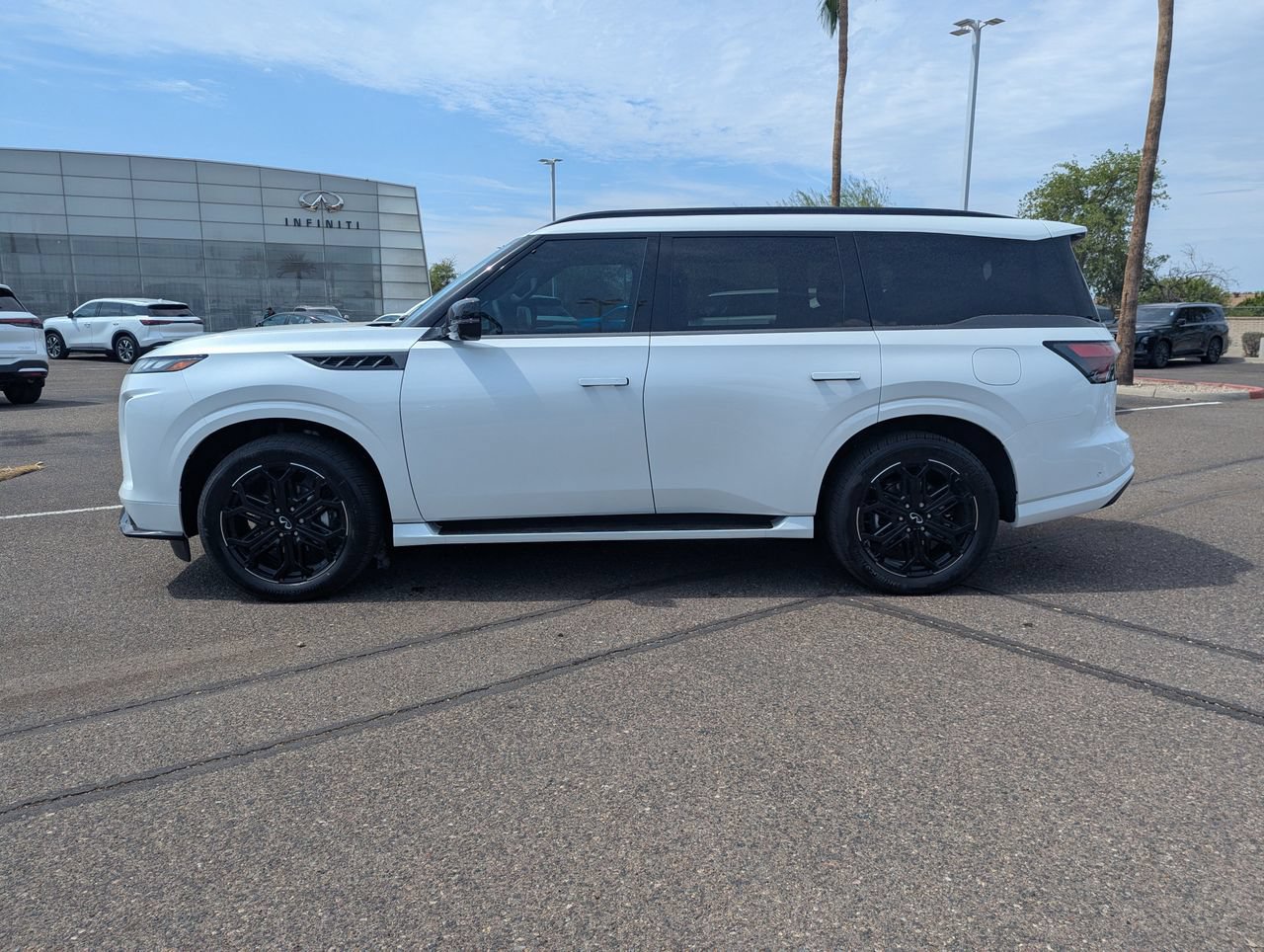New 2027 INFINITI QX80 Sensory AWD/4WD image 2
