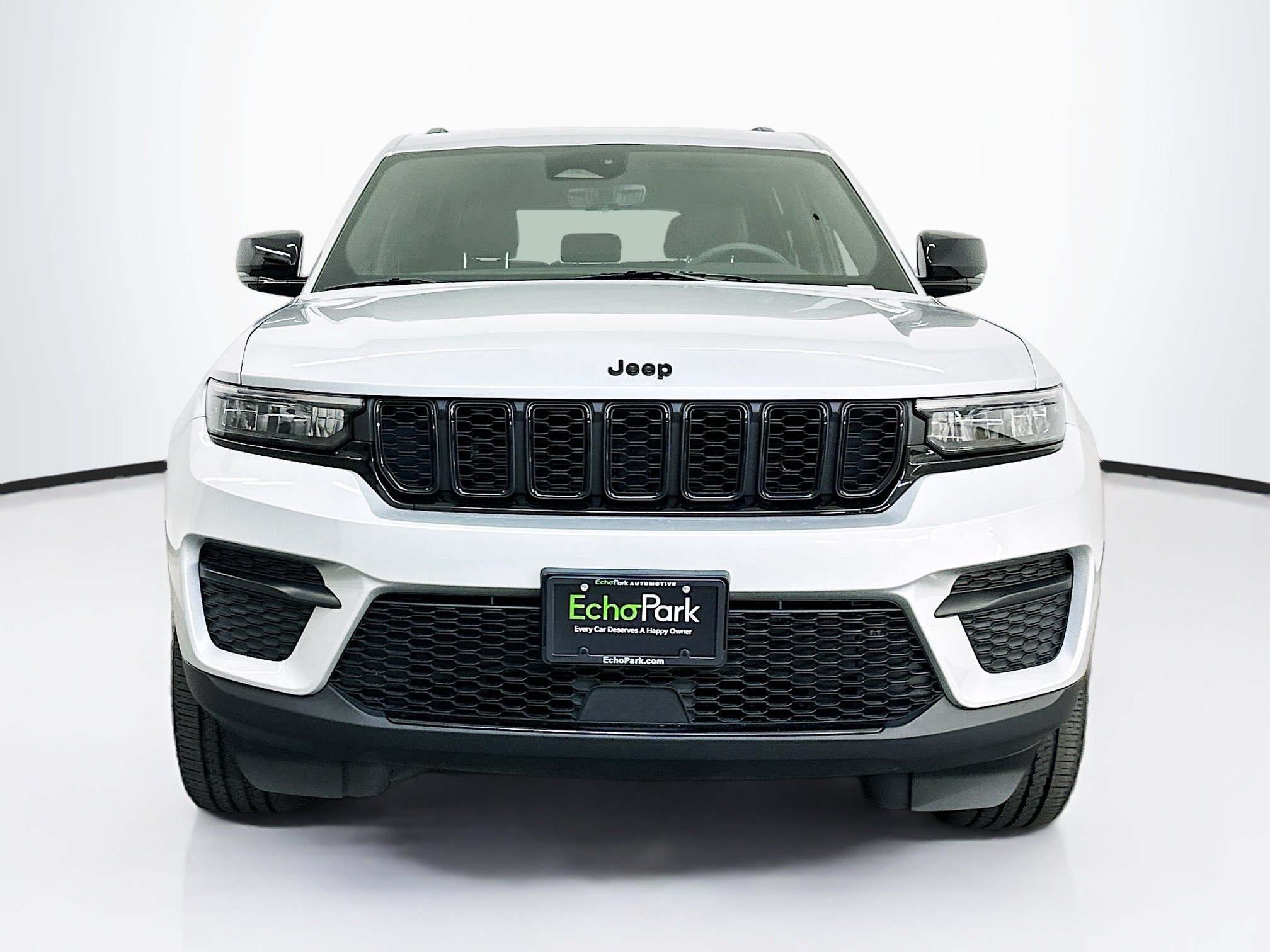 Used 2023 Jeep Grand Cherokee Altitude AWD/4WD image 2