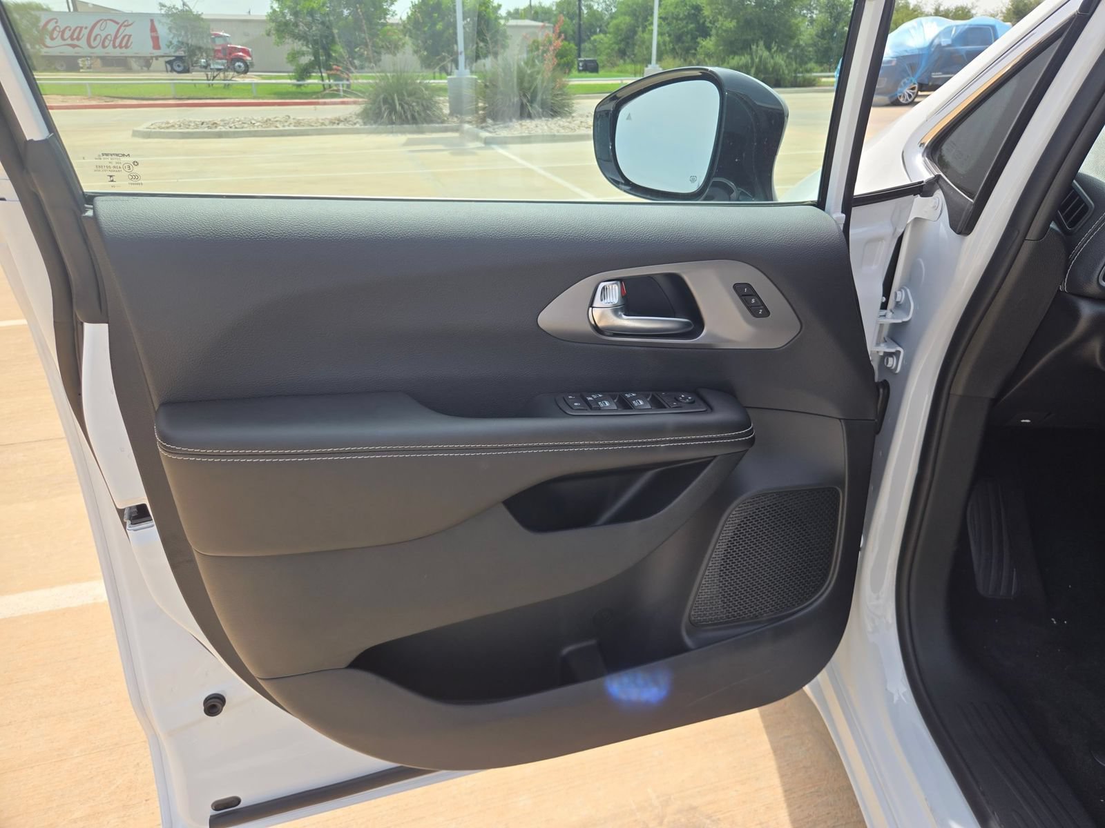 New 2027 Chrysler Pacifica Select FWD image 12