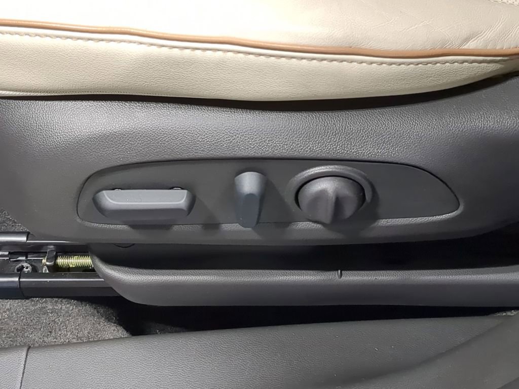 Used 2024 Buick Encore GX Avenir w/ Avenir Convenience Package image 17