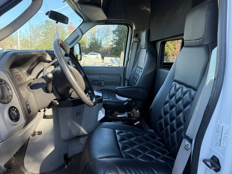 Used 2013 Ford E-450 and Econoline 450 Super Duty w/ Interior Upgrade Pkg image 6