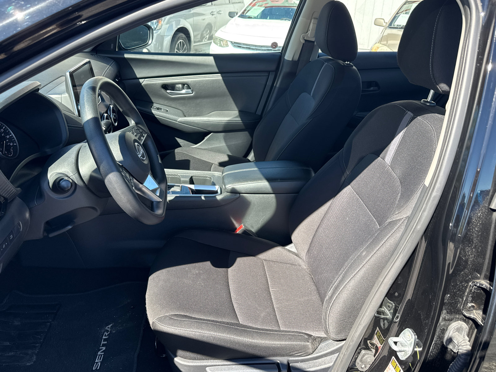 Used 2025 Nissan Sentra SV FWD image 9