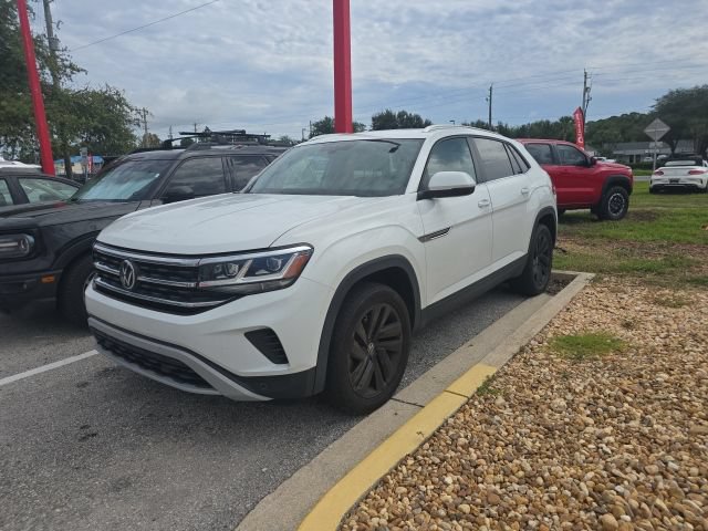 Used 2023 Volkswagen Atlas Cross Sport SE w/ Panoramic Sunroof Package FWD image 2
