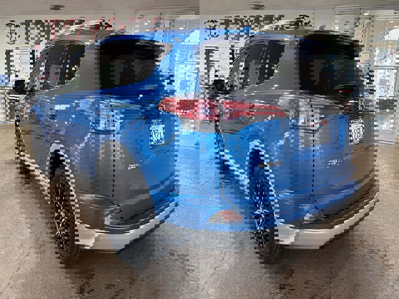 Used 2016 Toyota RAV4 SE image 8