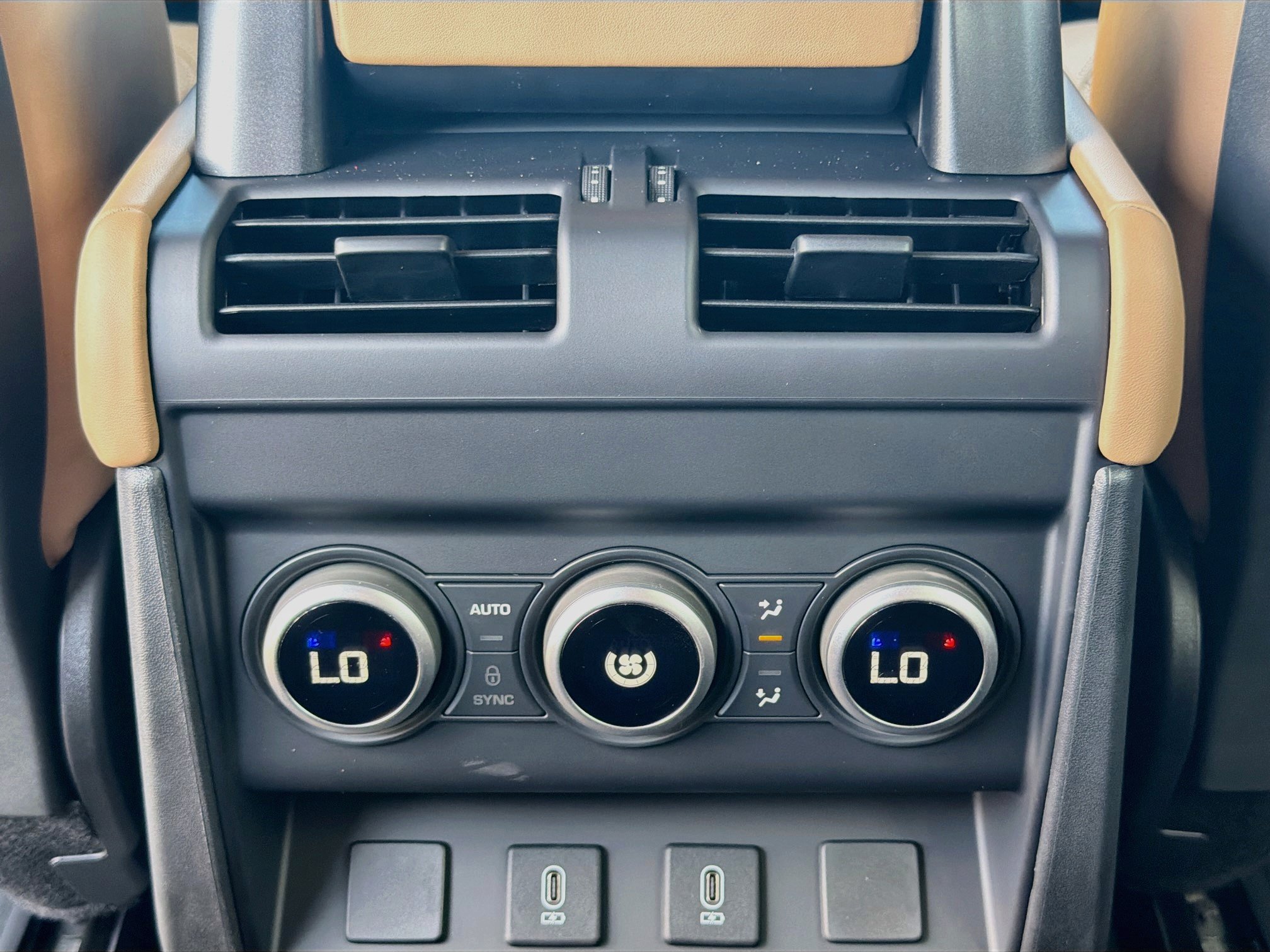 New 2026 Land Rover Defender 110 X-Dynamic SE AWD/4WD image 20