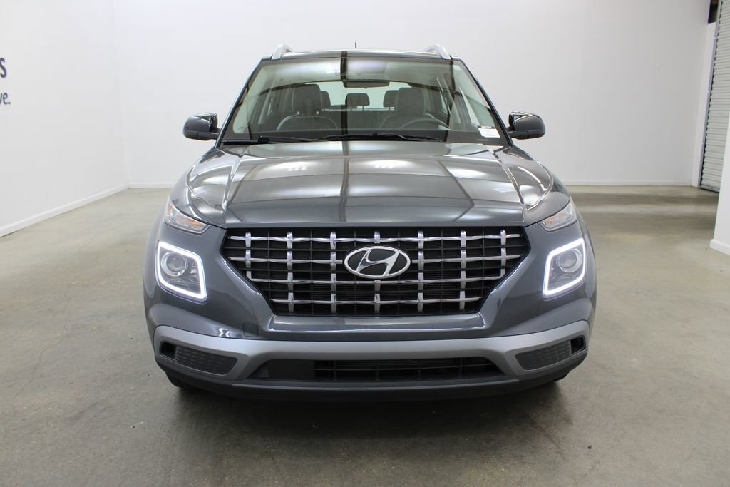 Used 2025 Hyundai Venue Limited FWD image 7