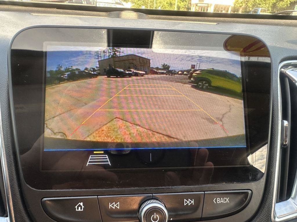 Used 2019 Chevrolet Malibu LT FWD image 15