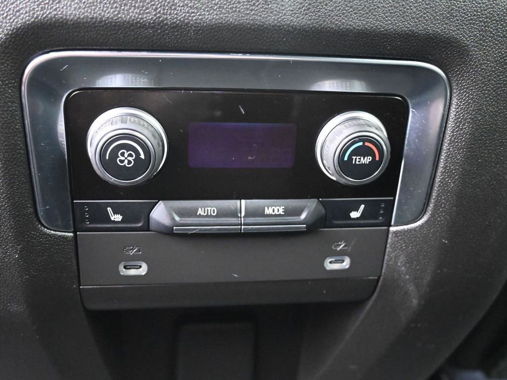 Used 2022 Chevrolet Suburban High Country w/ LPO, Illumination Package AWD/4WD image 30