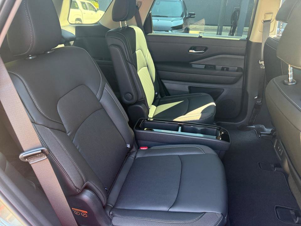 New 2026 Nissan Pathfinder SL w/ SL Premium Package FWD image 29