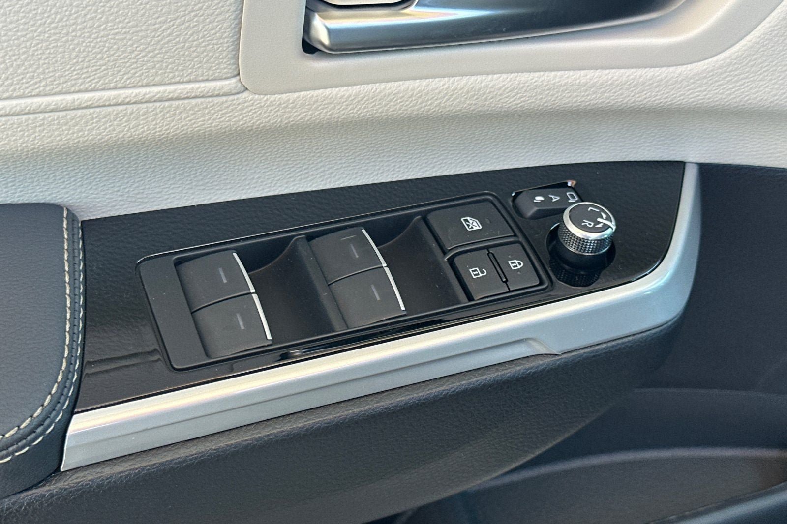 New 2026 Toyota Sienna Limited FWD image 13