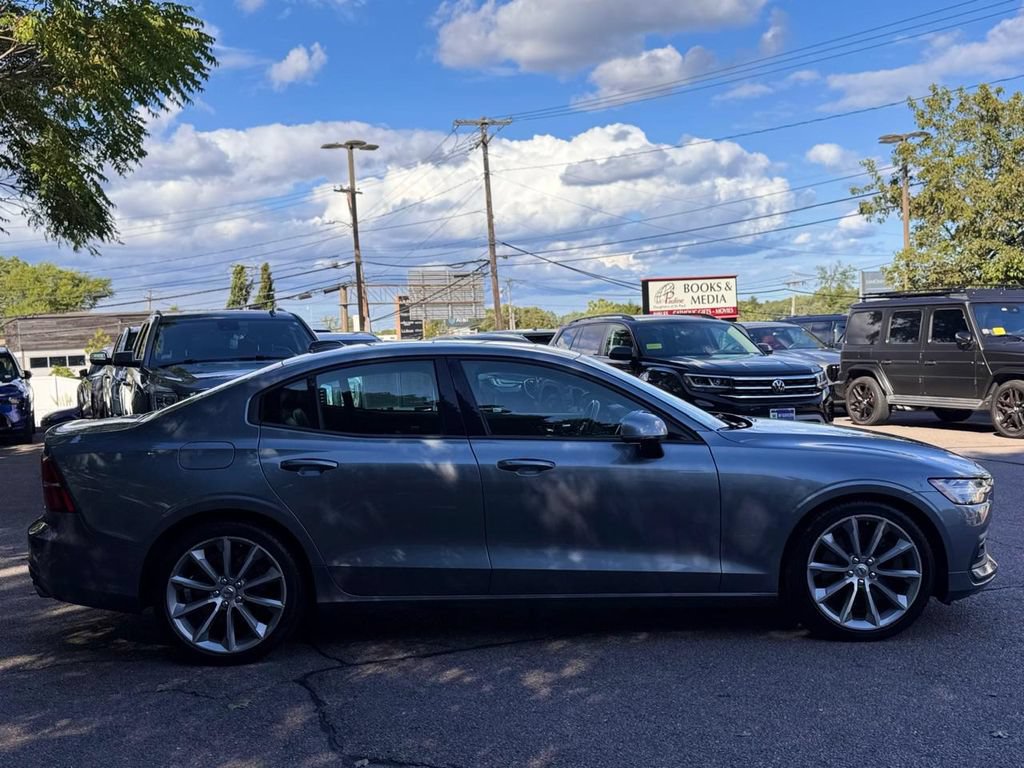 Used 2021 Volvo S60 T6 Momentum AWD/4WD image 7
