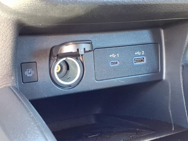 Used 2024 Nissan Versa SR FWD image 18