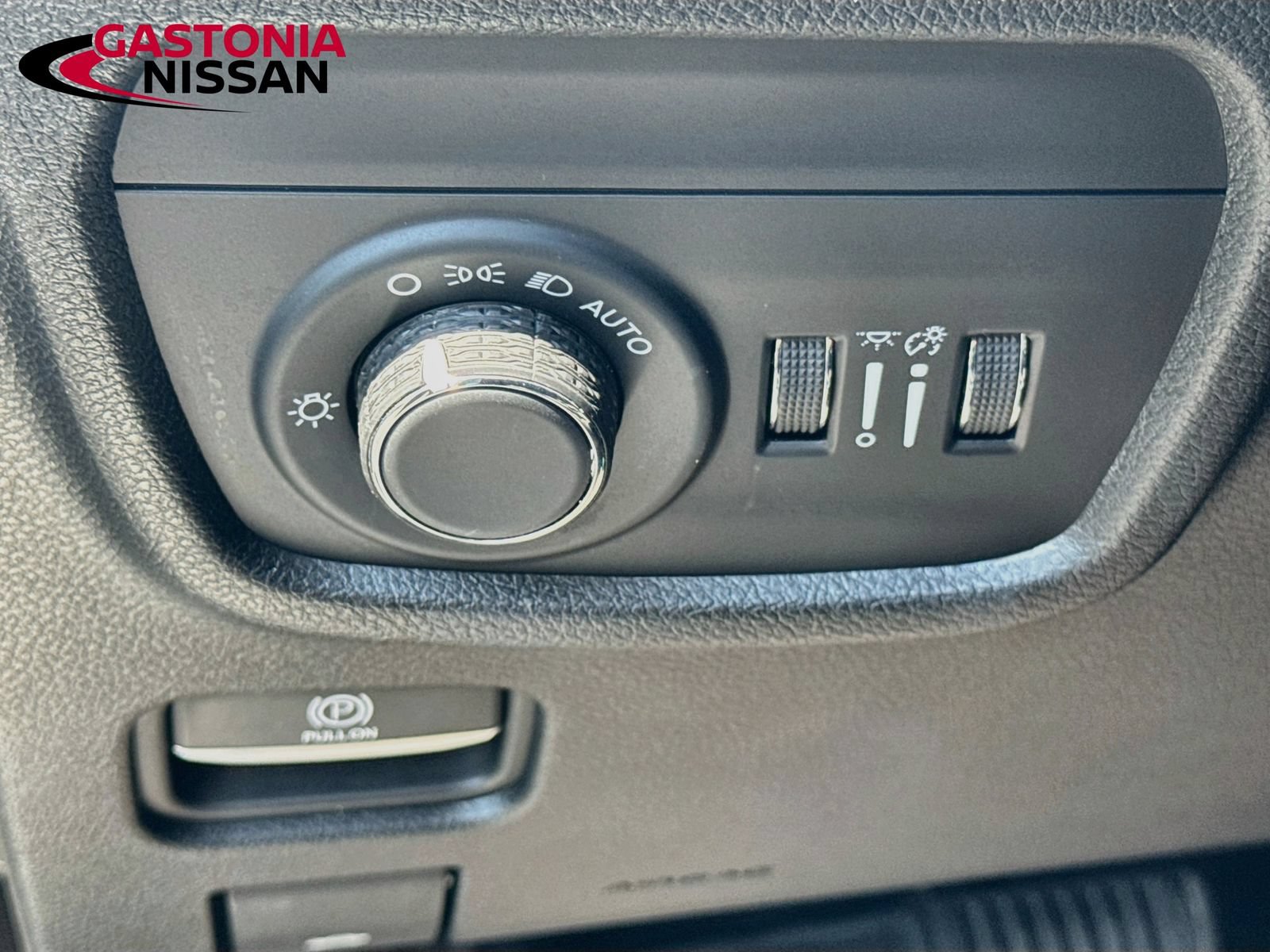 Used 2025 Jeep Grand Cherokee Altitude AWD/4WD image 13