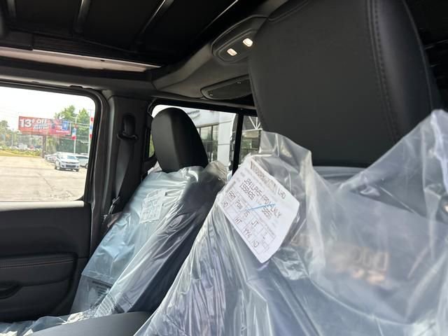 New 2025 Jeep Wrangler Unlimited Rubicon 392 image 12