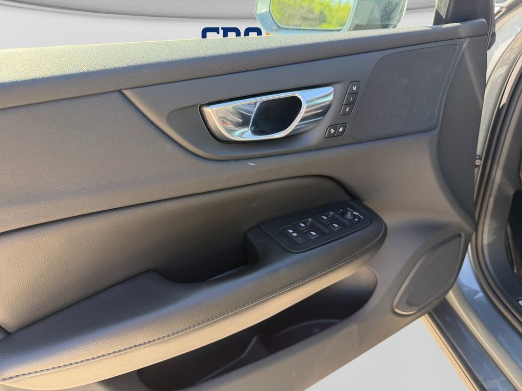 Used 2020 Volvo S60 T5 Momentum FWD image 9