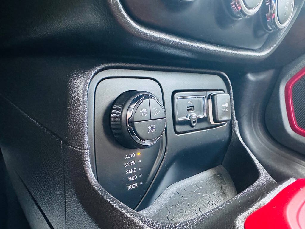 Used 2016 Jeep Renegade Trailhawk AWD/4WD image 12