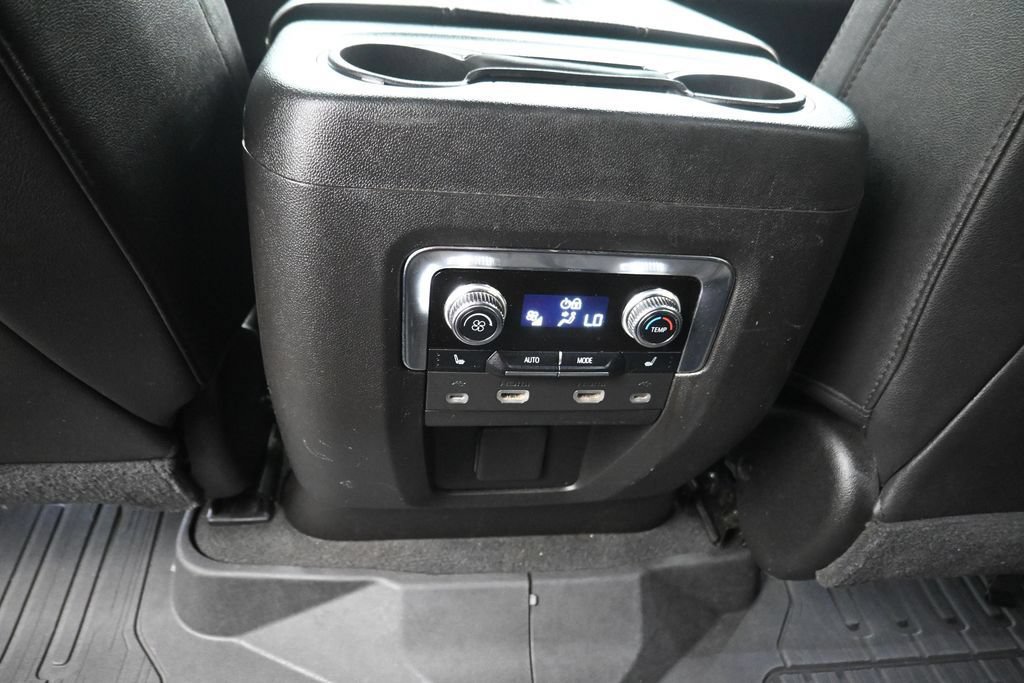 Used 2021 GMC Yukon XL SLT w/ SLT Premium Package RWD image 15