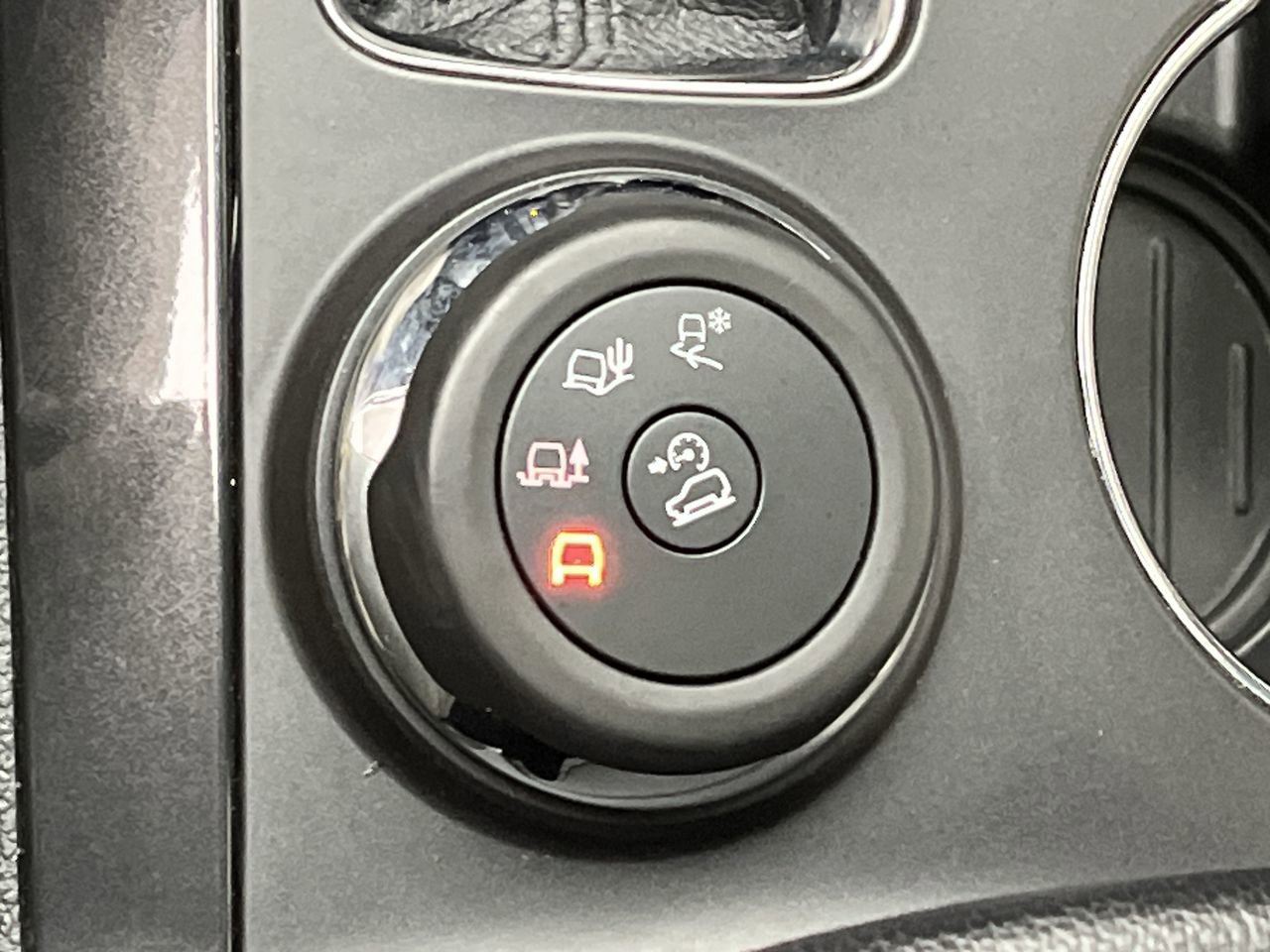 Used 2019 Ford Explorer XLT w/ Equipment Group 202A AWD/4WD image 19