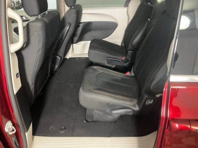 Used 2017 Chrysler Pacifica Touring FWD image 15