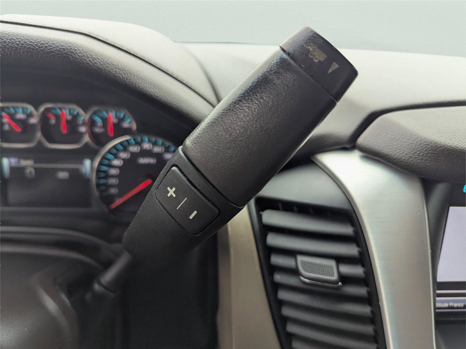 Used 2018 GMC Yukon SLT w/ Premium Edition image 25