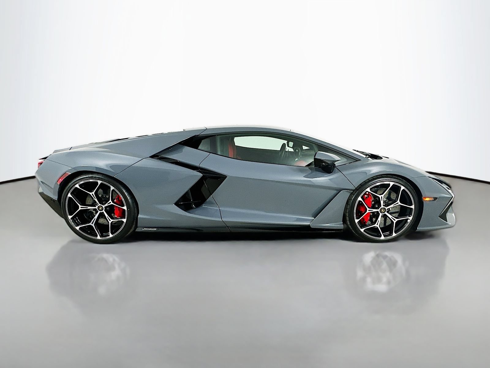Used 2024 Lamborghini Revuelto AWD/4WD image 4
