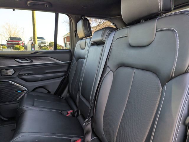 Used 2022 Jeep Grand Cherokee Overland w/ Luxury Tech Group IV image 16