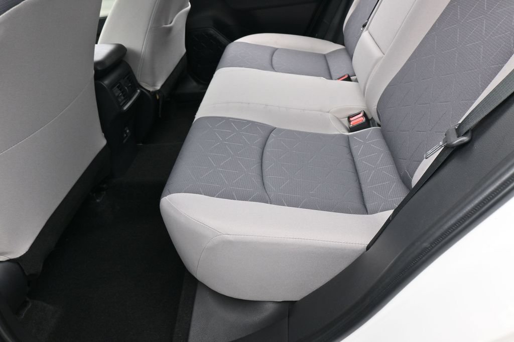 Used 2024 Toyota RAV4 XLE AWD/4WD image 29