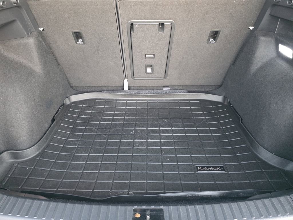 Used 2025 Volkswagen Taos SE image 23