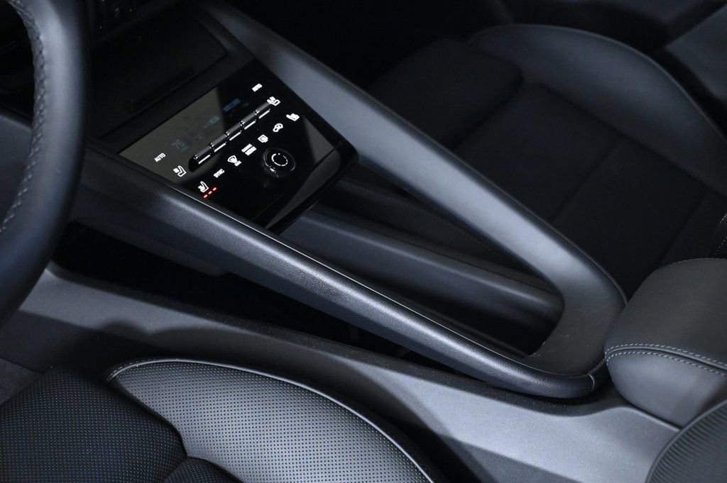 Certified 2025 Porsche Macan Electric image 26