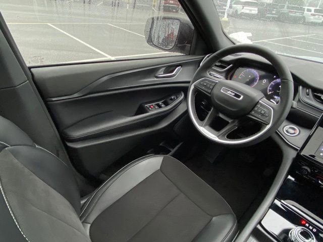 Used 2024 Jeep Grand Cherokee L Altitude image 25