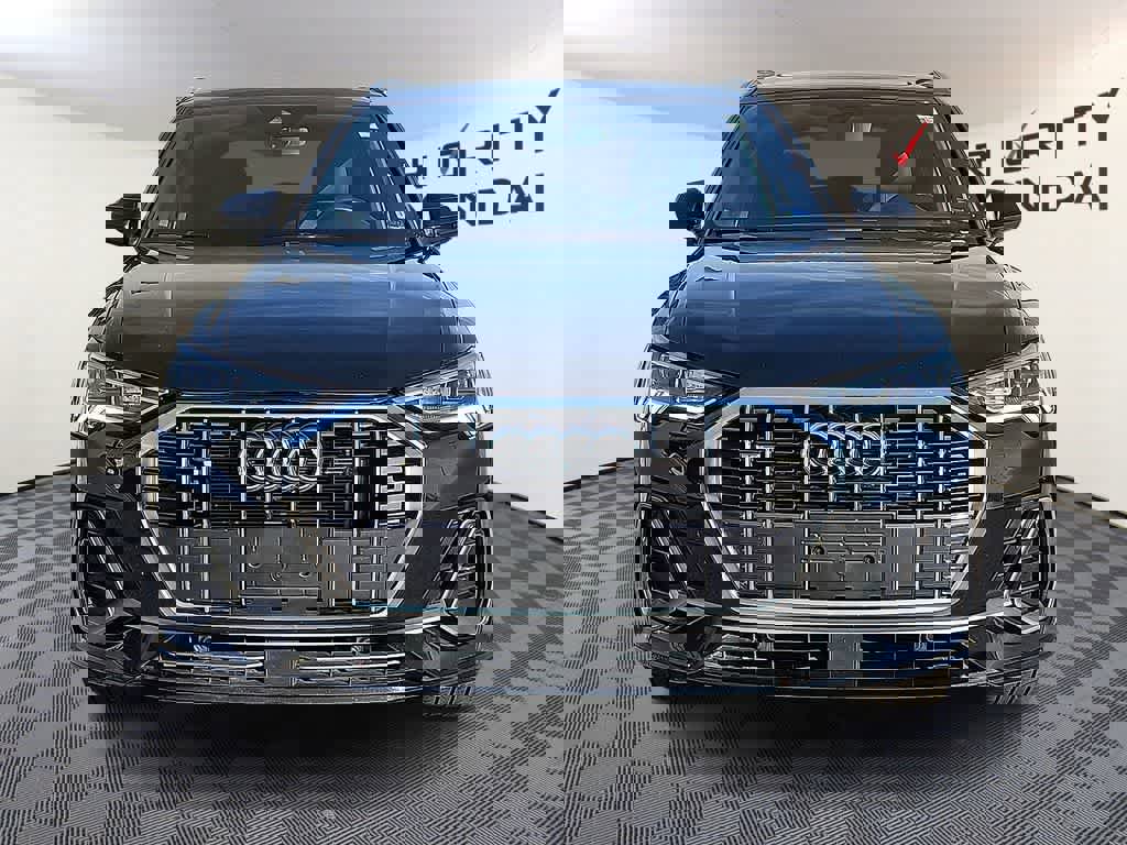 Used 2024 Audi Q3 2.0T Premium image 2